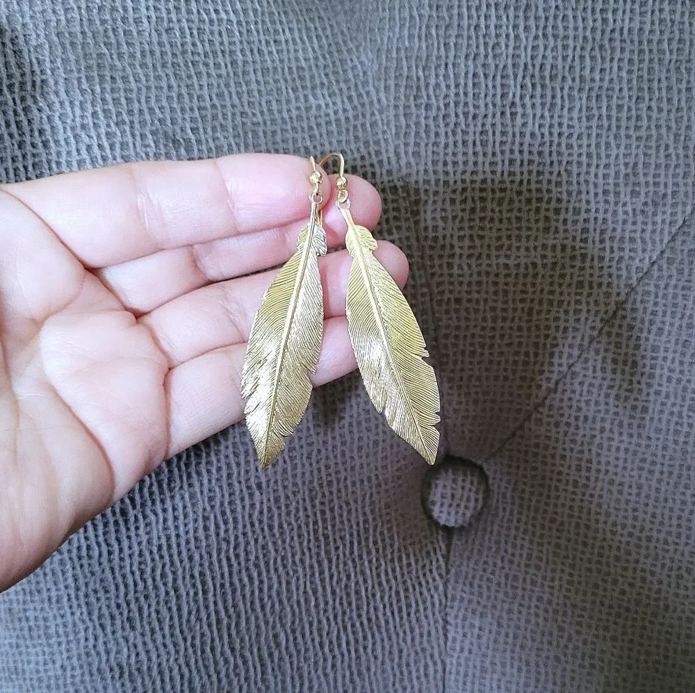 Mia Fiore Textured Gold💛 Feather🪶 Earrings